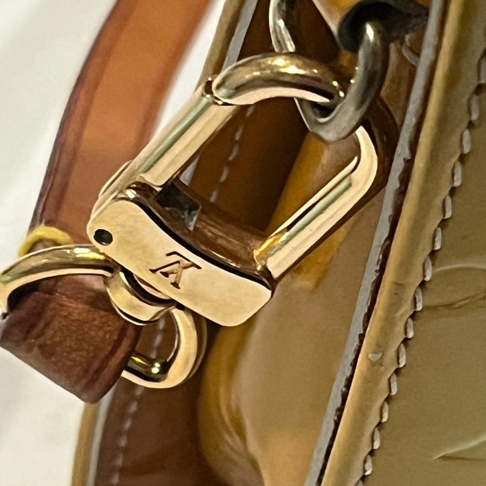 Louis Vuitton  Lexington Vintage 1999 Vernis Pochette Yellow Retail $1650 - Picture 6 of 15